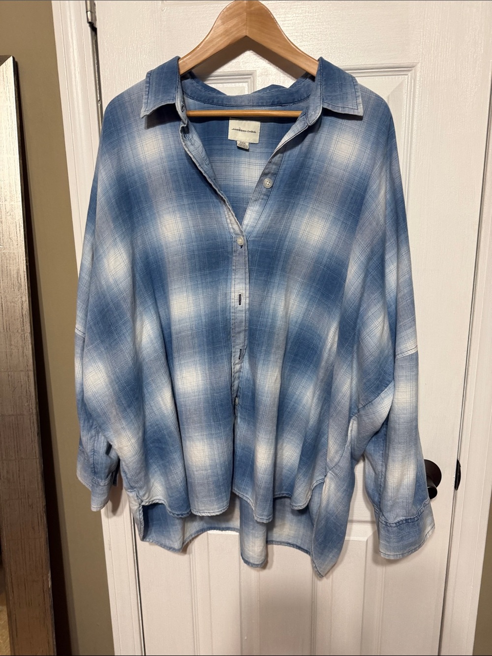 American Eagle Outfitters Blue Plaid Oversized 100% Cotton Button-Down Shirt Med